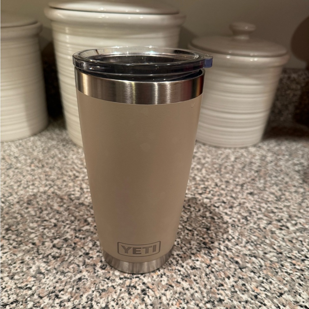 Tan 20oz YETI Tumbler Magslide Lid.